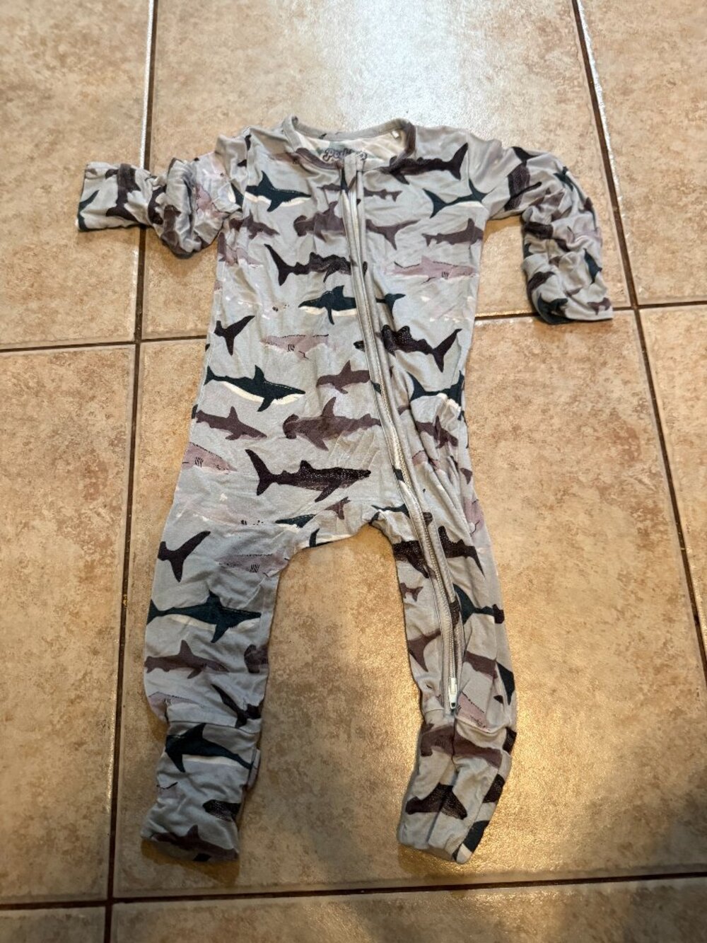Posh Tot Shark Bamboo Baby Zippy Romper Size 9-12M (095)